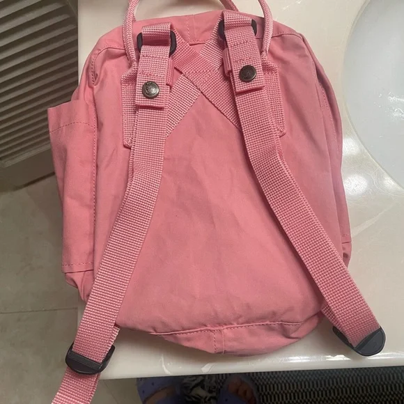 Fjallraven Kanken Dusty Pink Backpack - Picture 2 of 4